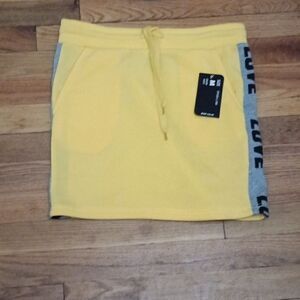 ❤️3/$15❤️ Spark Juniors Yellow Fleece Skirt sz M